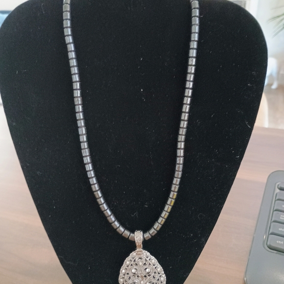 Elegant Silver Filigree Pendant Necklace With Gun Metal Chain - Picture 3 of 5